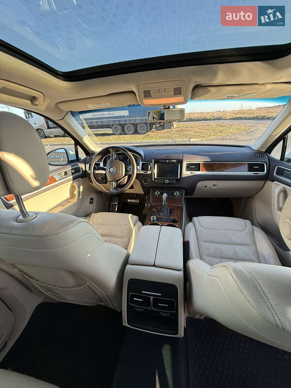 Внедорожник / Кроссовер Volkswagen Touareg 2014 в Виннице
