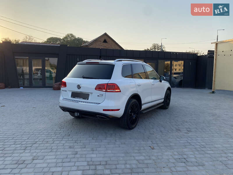 Внедорожник / Кроссовер Volkswagen Touareg 2014 в Виннице
