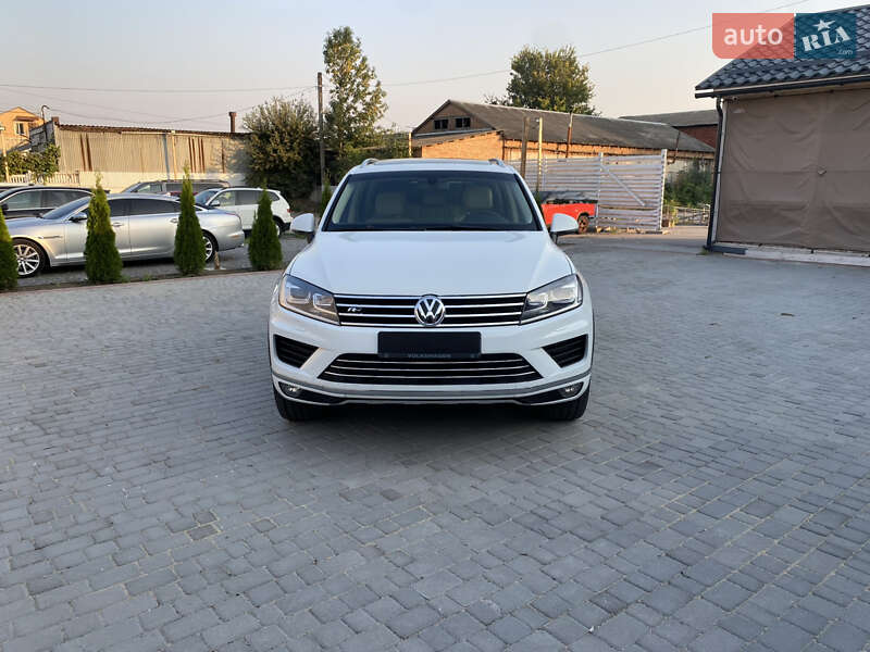 Внедорожник / Кроссовер Volkswagen Touareg 2014 в Виннице