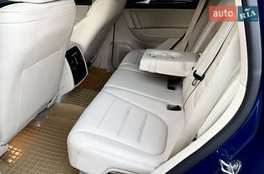 Внедорожник / Кроссовер Volkswagen Touareg 2016 в 