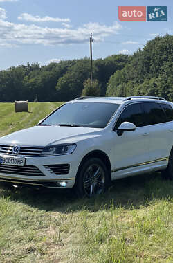 Позашляховик / Кросовер Volkswagen Touareg 2015 в Золочеві