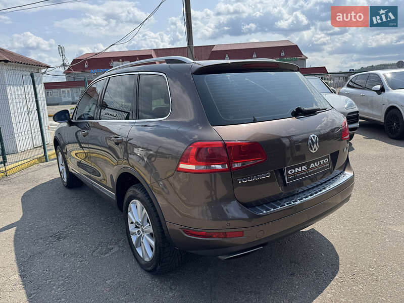 Позашляховик / Кросовер Volkswagen Touareg 2012 в Києві