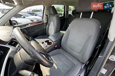 Внедорожник / Кроссовер Volkswagen Touareg 2012 в 