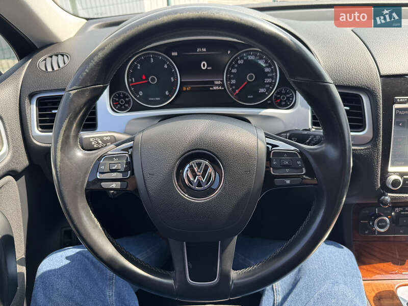 Позашляховик / Кросовер Volkswagen Touareg 2012 в Києві