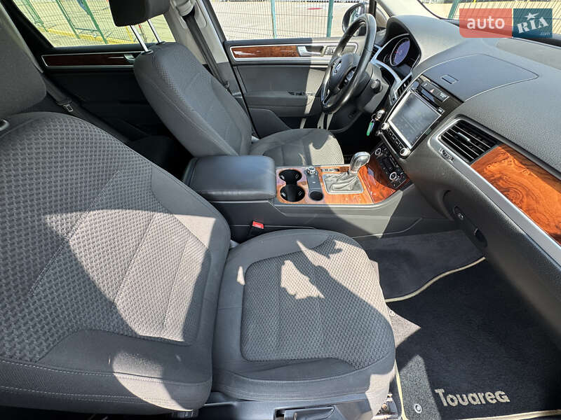 Позашляховик / Кросовер Volkswagen Touareg 2012 в Києві