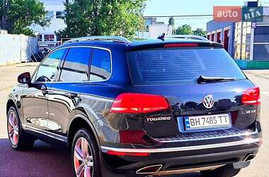 Внедорожник / Кроссовер Volkswagen Touareg 2017 в Одессе