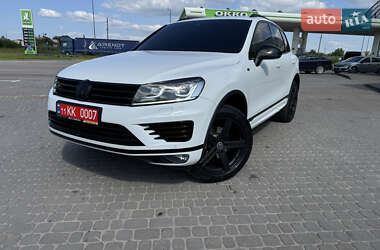Позашляховик / Кросовер Volkswagen Touareg 2016 в Дрогобичі