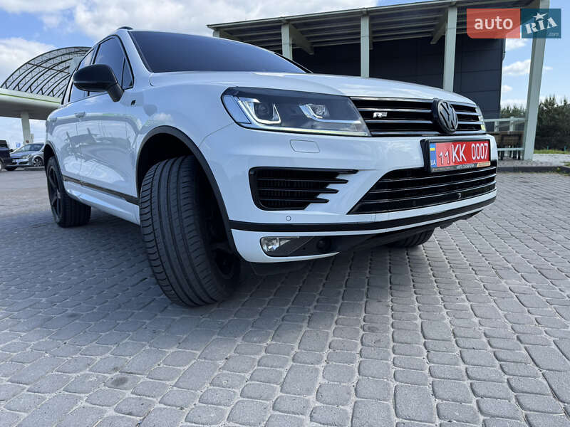 Внедорожник / Кроссовер Volkswagen Touareg 2016 в Дрогобыче