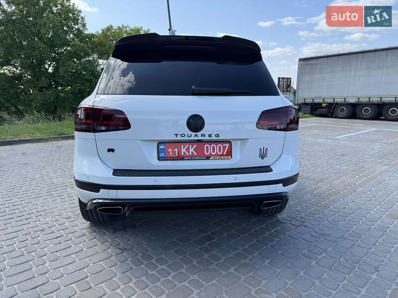Внедорожник / Кроссовер Volkswagen Touareg 2016 в Дрогобыче