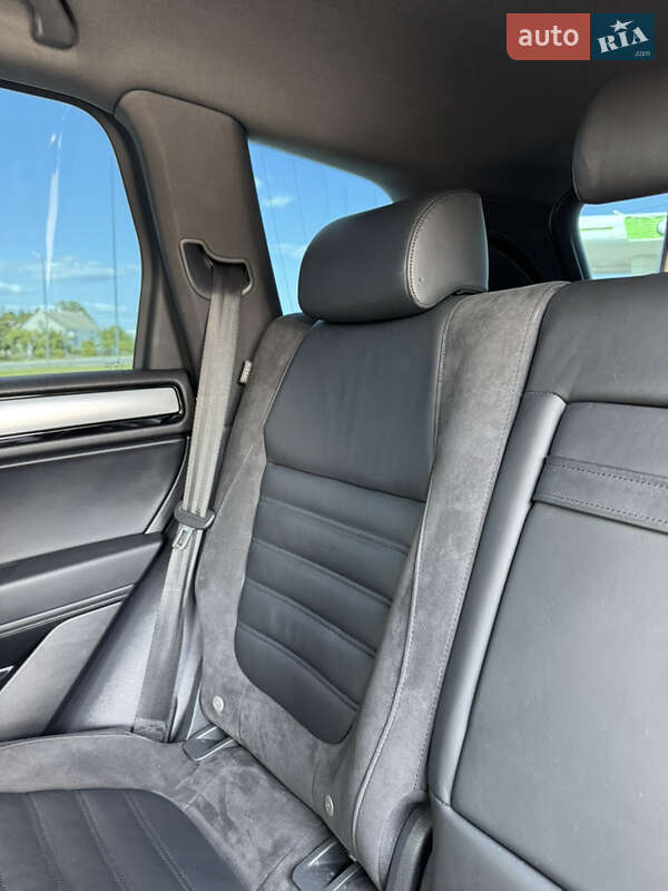 Внедорожник / Кроссовер Volkswagen Touareg 2016 в Дрогобыче