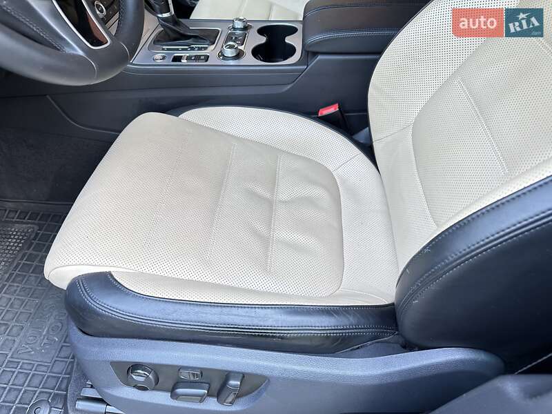 Внедорожник / Кроссовер Volkswagen Touareg 2017 в Белгороде-Днестровском