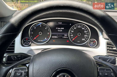 Внедорожник / Кроссовер Volkswagen Touareg 2013 в 