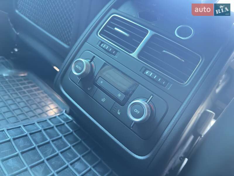 Внедорожник / Кроссовер Volkswagen Touareg 2017 в Белгороде-Днестровском