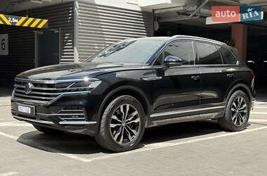 Позашляховик / Кросовер Volkswagen Touareg 2018 в Києві