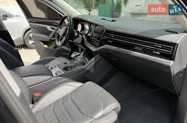 Внедорожник / Кроссовер Volkswagen Touareg 2021 в 