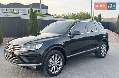 Позашляховик / Кросовер Volkswagen Touareg 2015 в 