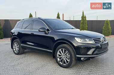 Позашляховик / Кросовер Volkswagen Touareg 2015 в 