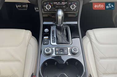 Позашляховик / Кросовер Volkswagen Touareg 2015 в 
