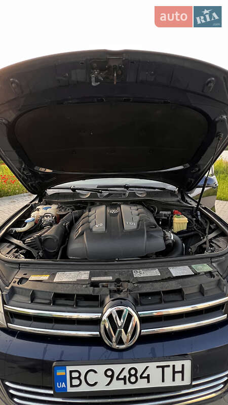 Внедорожник / Кроссовер Volkswagen Touareg 2012 в Радехове