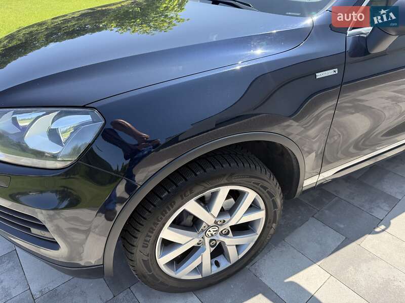 Позашляховик / Кросовер Volkswagen Touareg 2013 в Києві