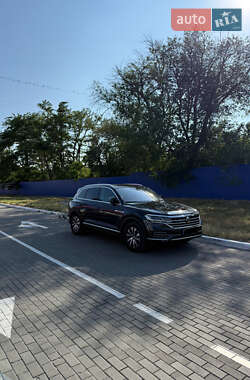 Позашляховик / Кросовер Volkswagen Touareg 2018 в Миколаєві