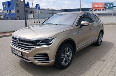 Позашляховик / Кросовер Volkswagen Touareg 2018 в Києві