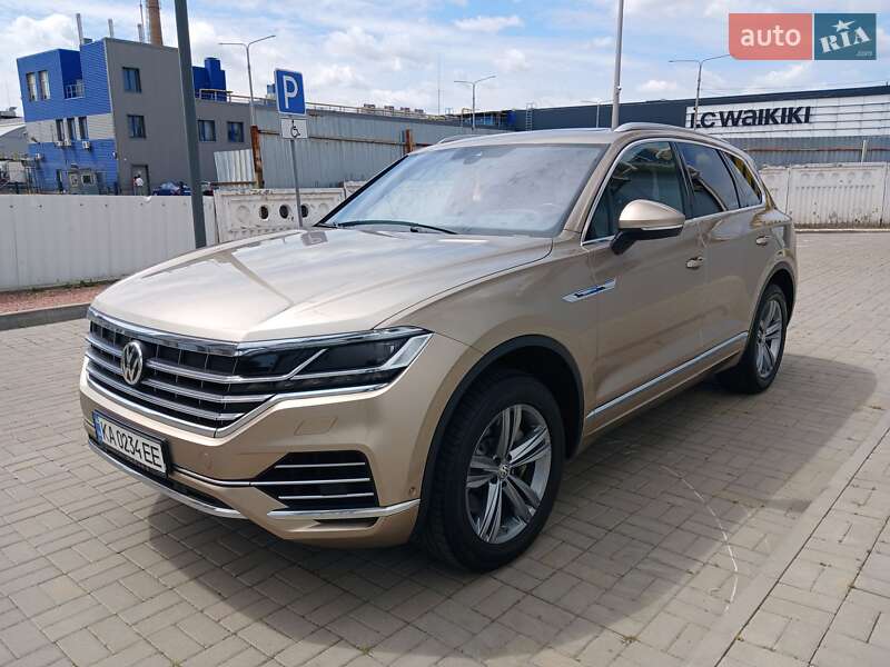 Внедорожник / Кроссовер Volkswagen Touareg 2018 в Киеве