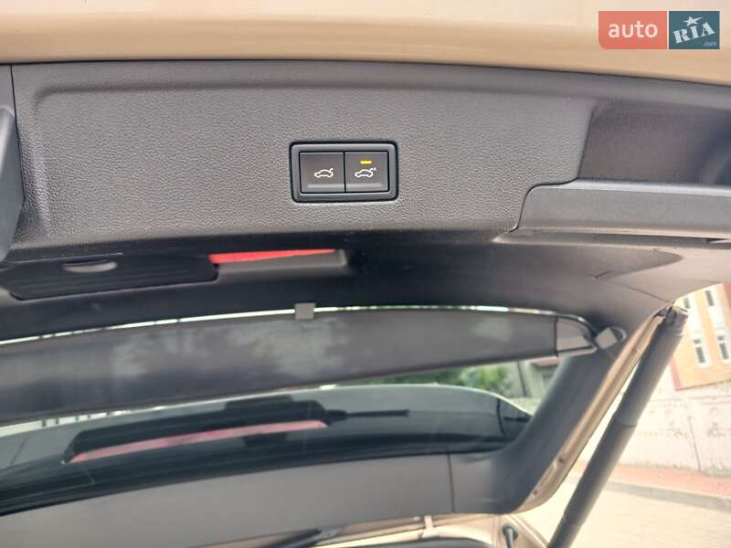 Внедорожник / Кроссовер Volkswagen Touareg 2018 в Киеве