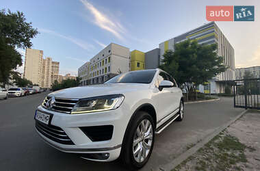 Позашляховик / Кросовер Volkswagen Touareg 2015 в Києві