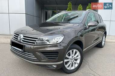 Внедорожник / Кроссовер Volkswagen Touareg 2015 в Киеве