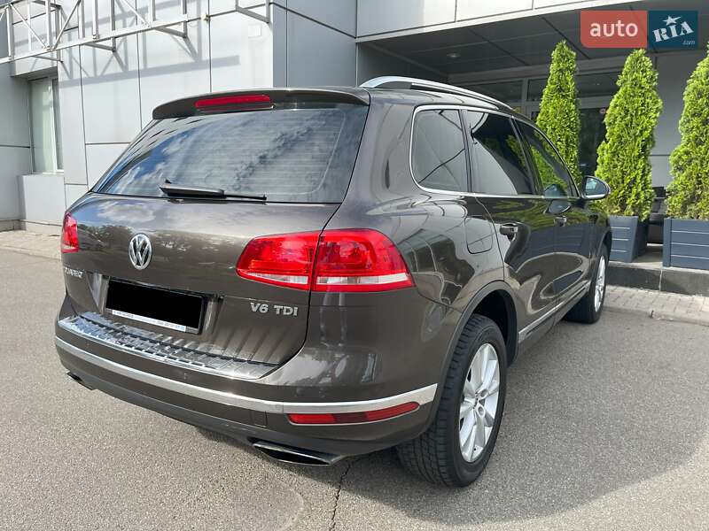 Внедорожник / Кроссовер Volkswagen Touareg 2015 в Киеве