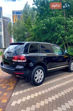 Внедорожник / Кроссовер Volkswagen Touareg 2007 в 