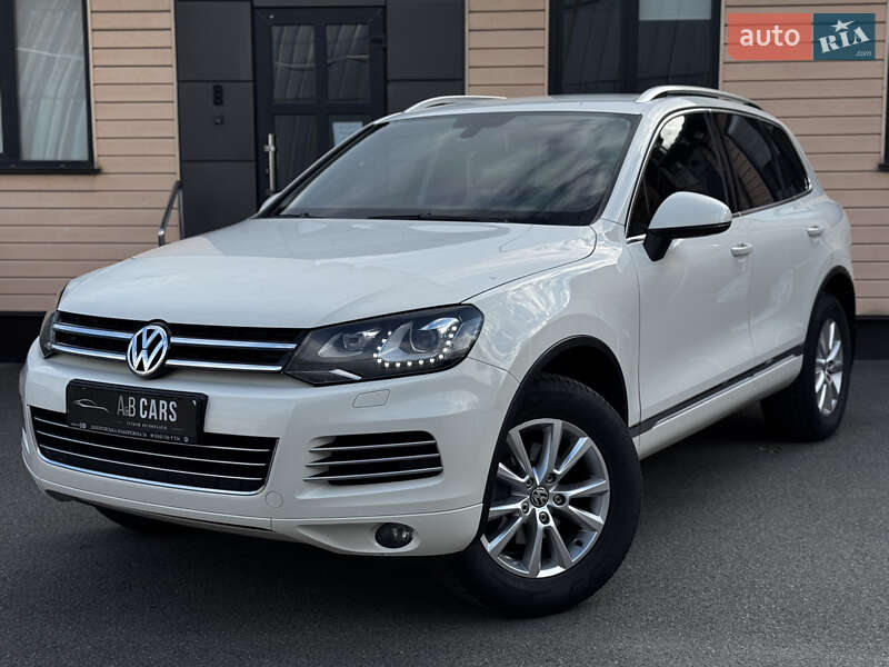 Внедорожник / Кроссовер Volkswagen Touareg 2011 в 