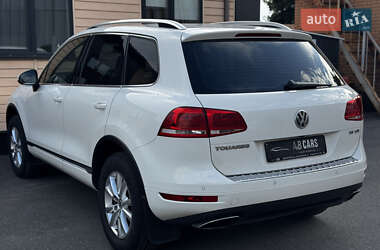 Внедорожник / Кроссовер Volkswagen Touareg 2011 в 