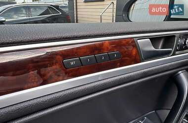 Внедорожник / Кроссовер Volkswagen Touareg 2011 в 