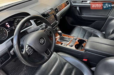 Внедорожник / Кроссовер Volkswagen Touareg 2011 в 