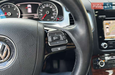 Внедорожник / Кроссовер Volkswagen Touareg 2011 в 