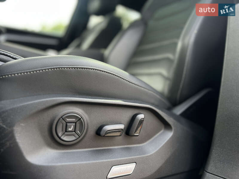 Позашляховик / Кросовер Volkswagen Touareg 2019 в Умані
