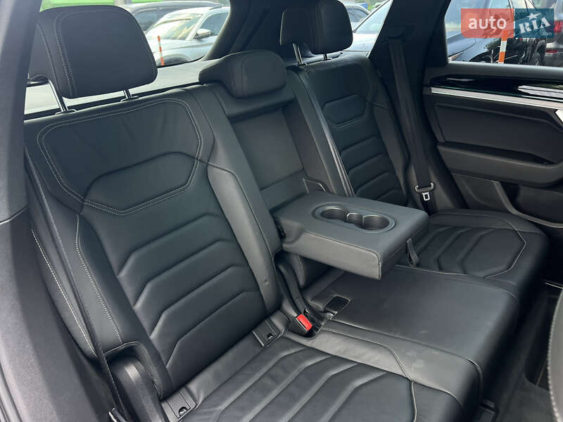 Позашляховик / Кросовер Volkswagen Touareg 2019 в Умані