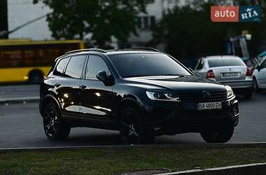 Позашляховик / Кросовер Volkswagen Touareg 2016 в Києві