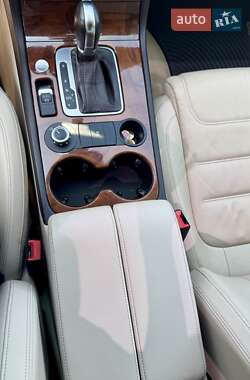 Позашляховик / Кросовер Volkswagen Touareg 2014 в 