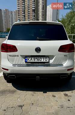 Позашляховик / Кросовер Volkswagen Touareg 2014 в 