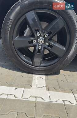 Позашляховик / Кросовер Volkswagen Touareg 2014 в 