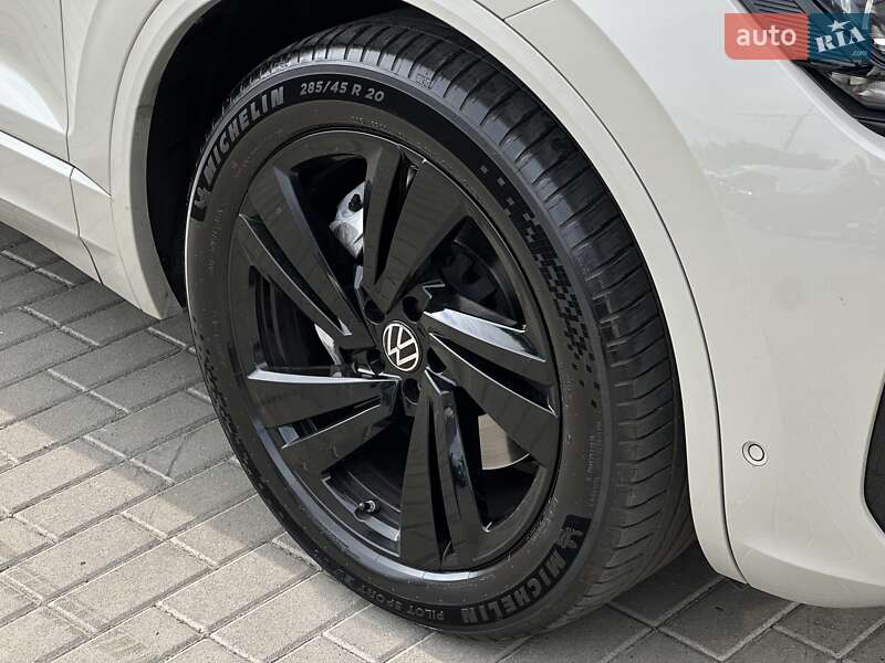 Позашляховик / Кросовер Volkswagen Touareg 2020 в Мукачевому