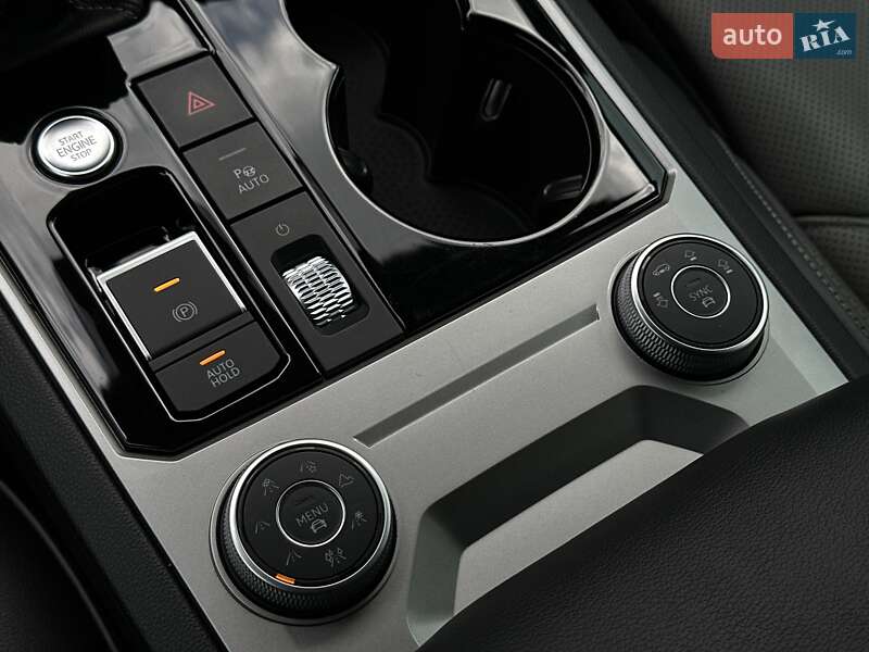 Позашляховик / Кросовер Volkswagen Touareg 2020 в Мукачевому