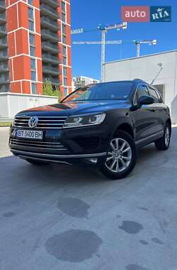 Внедорожник / Кроссовер Volkswagen Touareg 2016 в 
