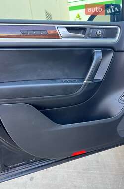 Внедорожник / Кроссовер Volkswagen Touareg 2016 в 