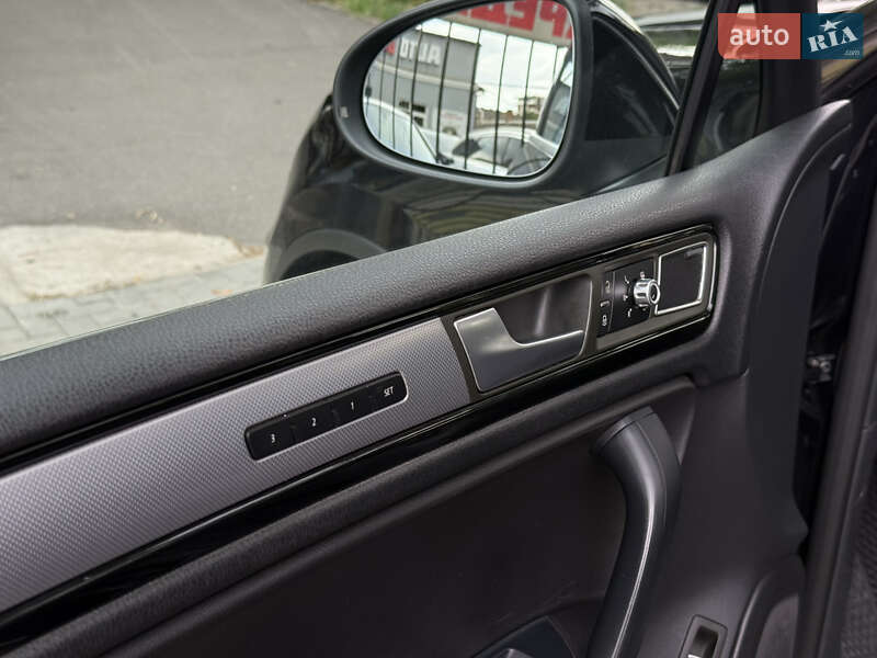 Позашляховик / Кросовер Volkswagen Touareg 2014 в Миколаєві