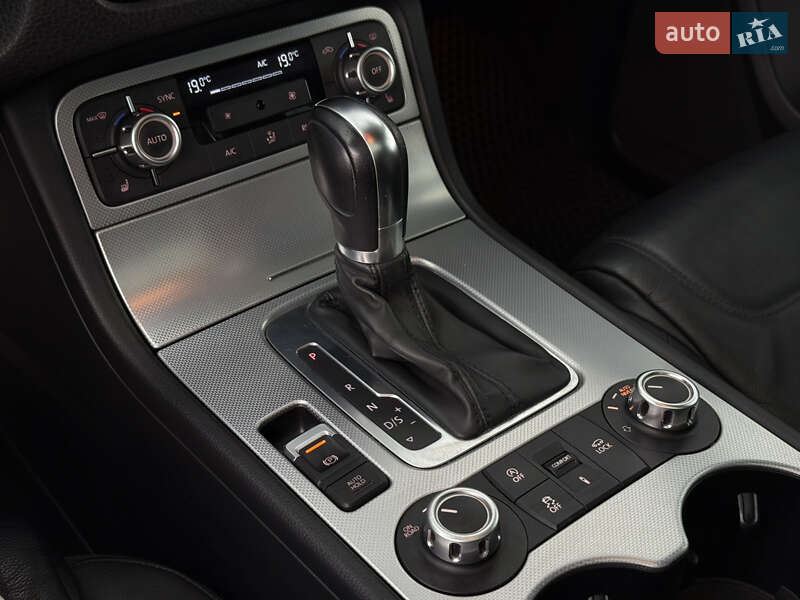Позашляховик / Кросовер Volkswagen Touareg 2014 в Миколаєві