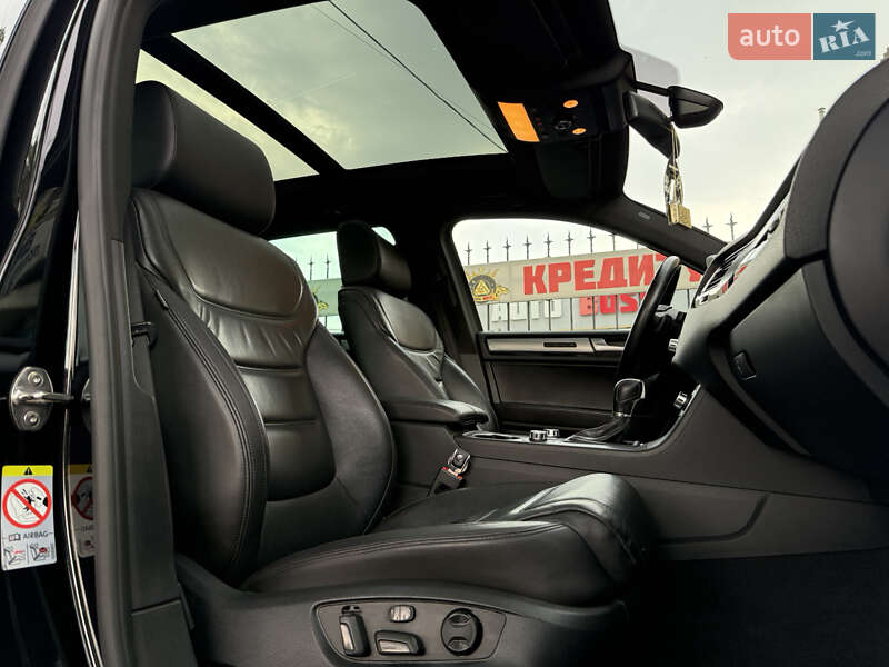 Позашляховик / Кросовер Volkswagen Touareg 2014 в Миколаєві
